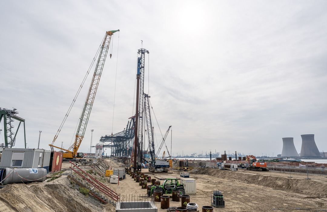 Over de grens, onder de grond